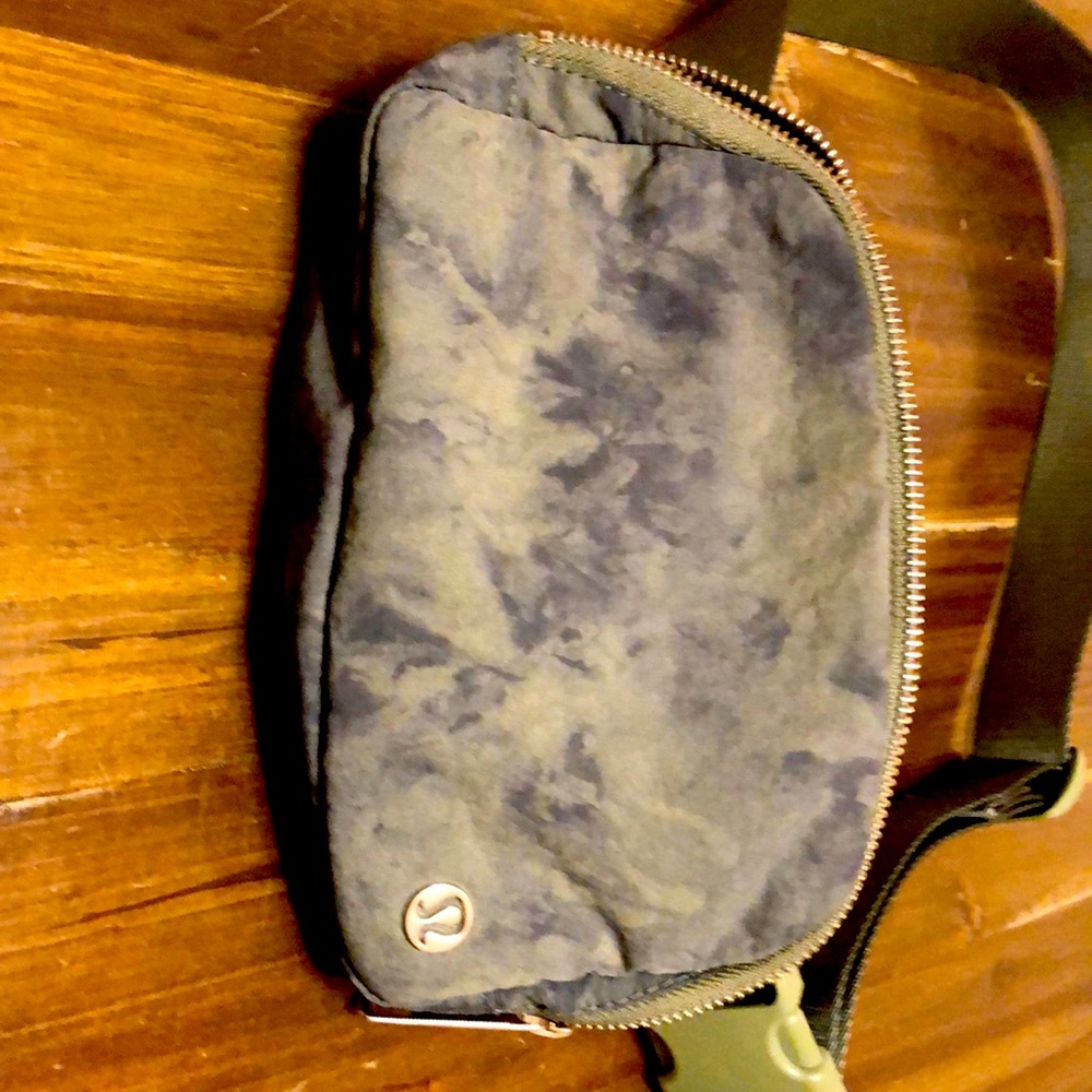 Aquila Green Twill Multi Lululemon belt bag